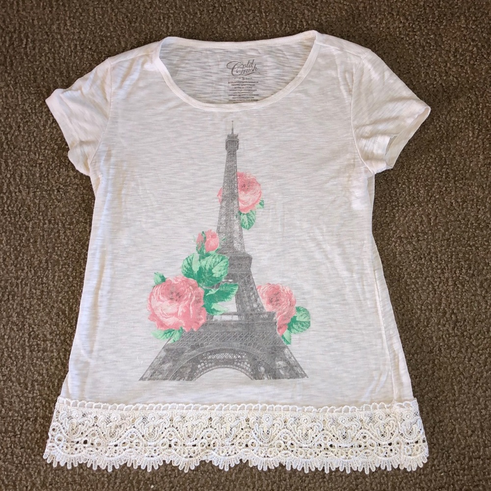 Beautiful Eiffel Tower shirt with lace detail
